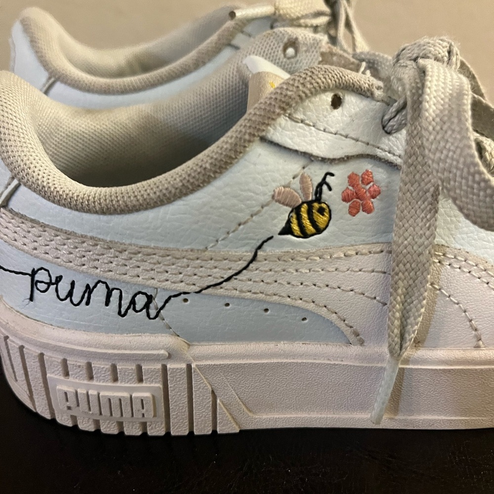 Puma Kids Sneakers - White and Gray with Bee Design